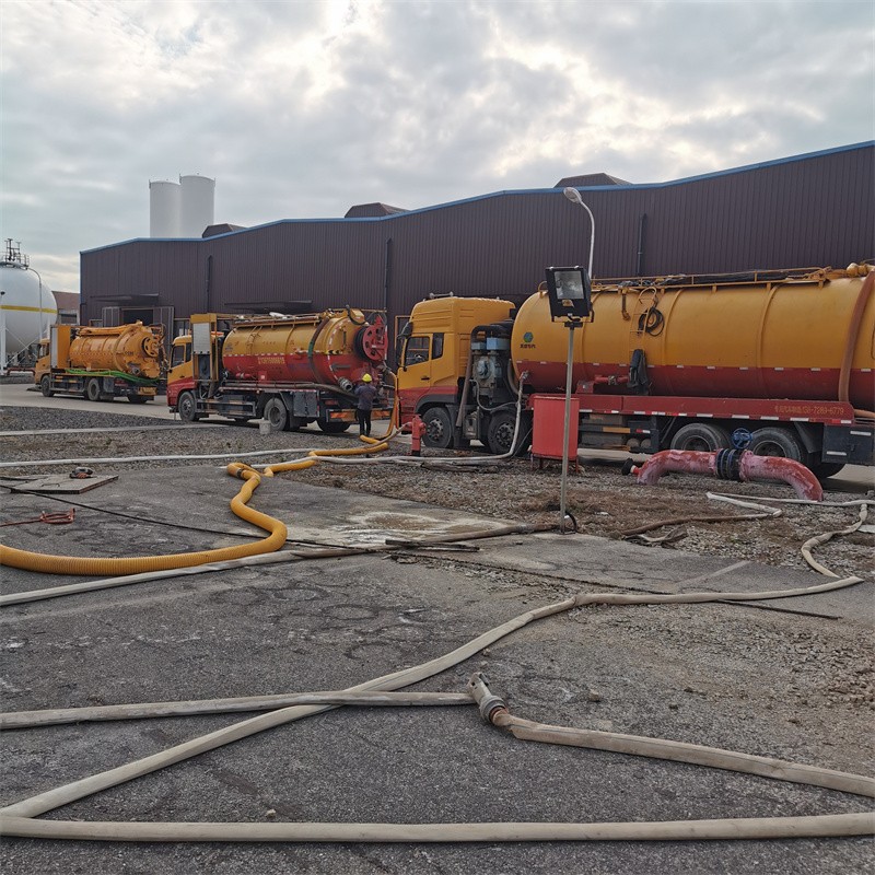 北泉镇污水池清理