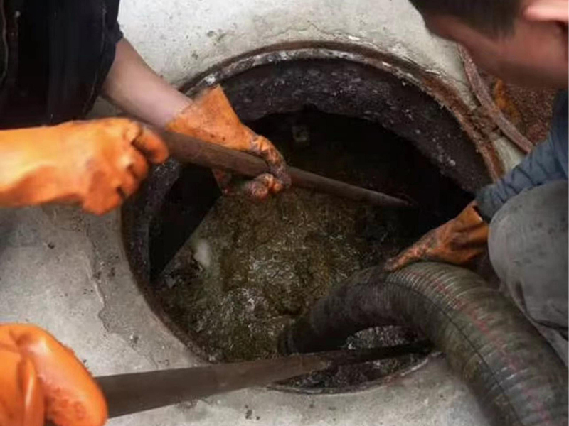 北泉镇清理化粪池时如何避免沼气的危害？